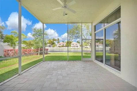 2553 Bay Pointe Drive Weston FL 33327
