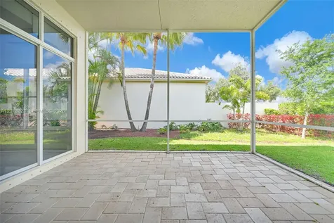 2553 Bay Pointe Drive Weston FL 33327