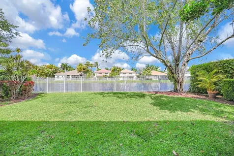 2553 Bay Pointe Drive Weston FL 33327