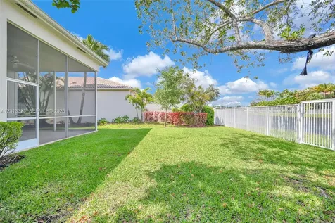 2553 Bay Pointe Drive Weston FL 33327