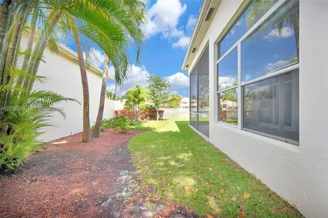 2553 Bay Pointe Drive Weston FL 33327