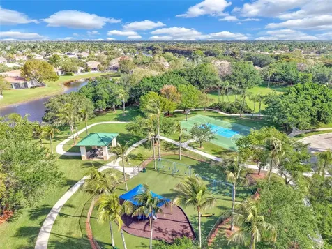 2553 Bay Pointe Drive Weston FL 33327