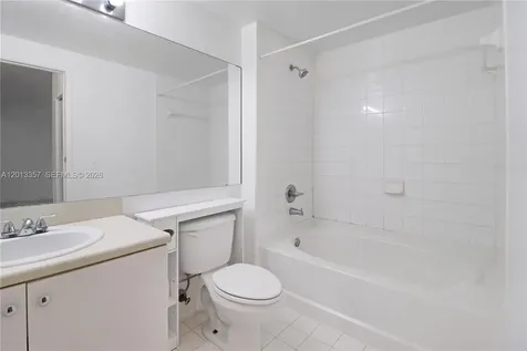5085 NW 7th Street Miami FL 33126