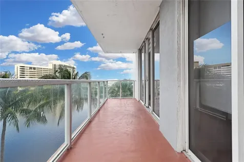 5085 NW 7th Street Miami FL 33126