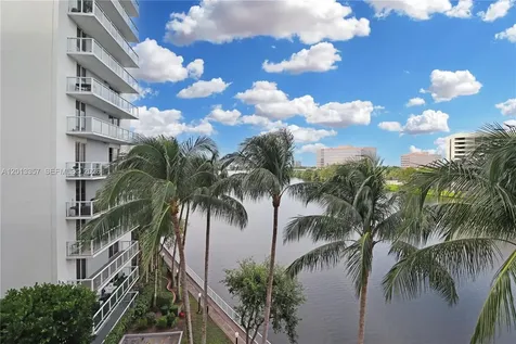 5085 NW 7th Street Miami FL 33126