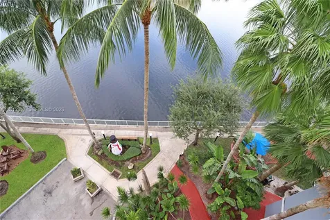 5085 NW 7th Street Miami FL 33126
