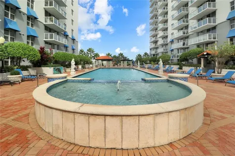 5085 NW 7th Street Miami FL 33126