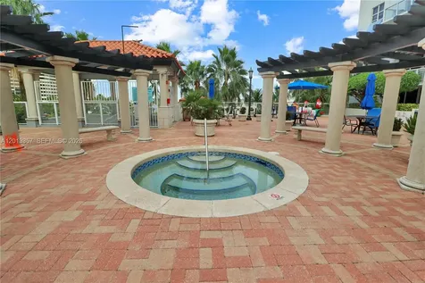 5085 NW 7th Street Miami FL 33126