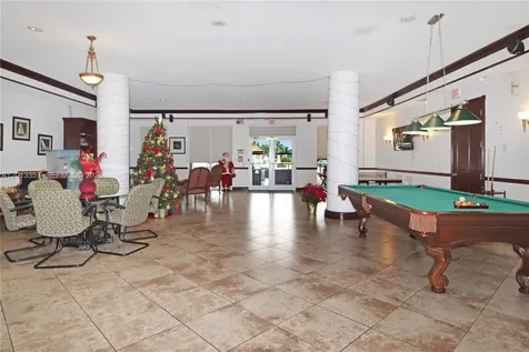 5085 NW 7th Street Miami FL 33126