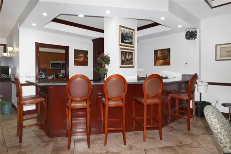 5085 NW 7th Street Miami FL 33126