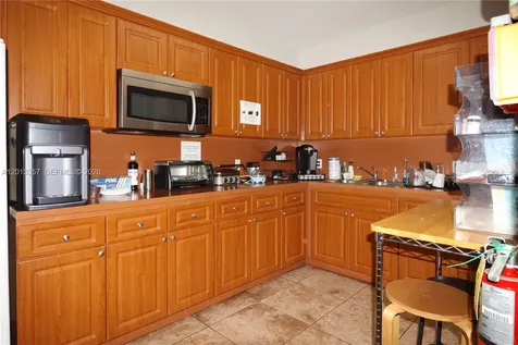 5085 NW 7th Street Miami FL 33126
