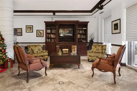 5085 NW 7th Street Miami FL 33126