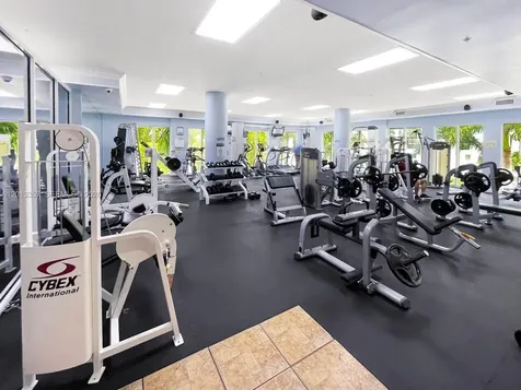 5085 NW 7th Street Miami FL 33126