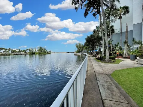 5085 NW 7th Street Miami FL 33126