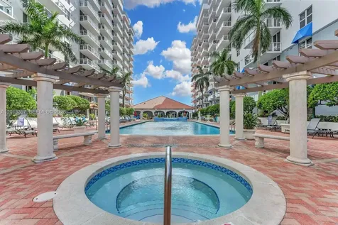 5085 NW 7th Street Miami FL 33126
