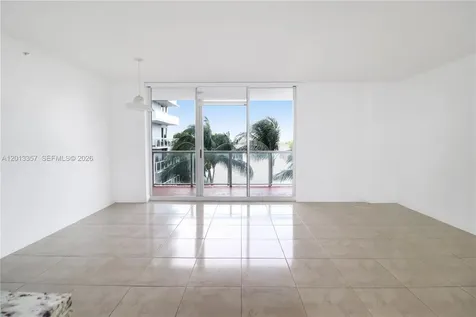 5085 NW 7th Street Miami FL 33126