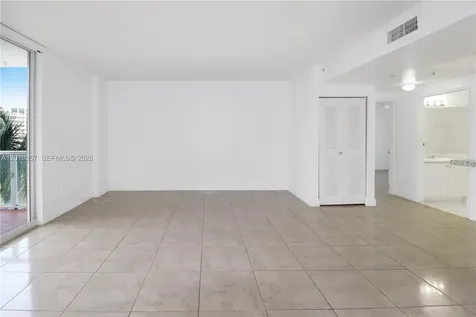 5085 NW 7th Street Miami FL 33126