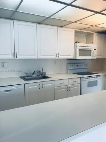 17600 NW 68th Avenue Hialeah FL 33015