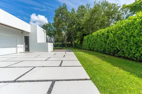 6785 SW 99th Terrace Pinecrest FL 33156