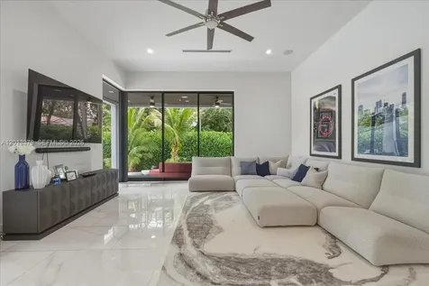 6785 SW 99th Terrace Pinecrest FL 33156