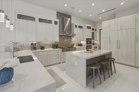 6785 SW 99th Terrace Pinecrest FL 33156