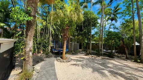 6834 SW 78th Terrace South Miami FL 33143