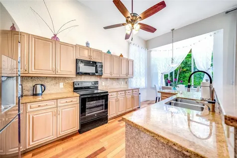 1241 S 13th Avenue Hollywood FL 33019