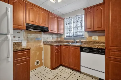 2040 NW 81st Avenue Pembroke Pines FL 33024