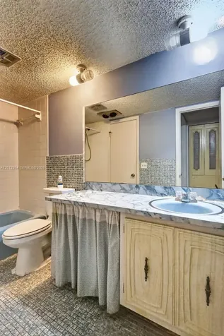 2040 NW 81st Avenue Pembroke Pines FL 33024