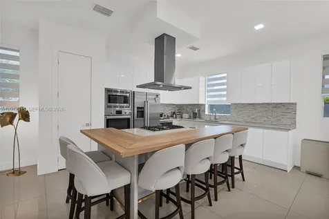 7509 NW 99th Avenue Doral FL 33178