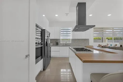 7509 NW 99th Avenue Doral FL 33178