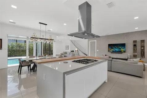 7509 NW 99th Avenue Doral FL 33178