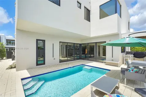 7509 NW 99th Avenue Doral FL 33178