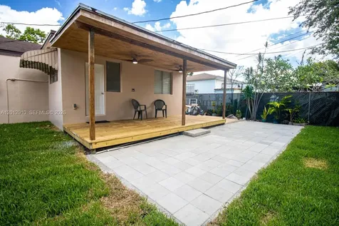 5860 SW 9th Street West Miami FL 33144