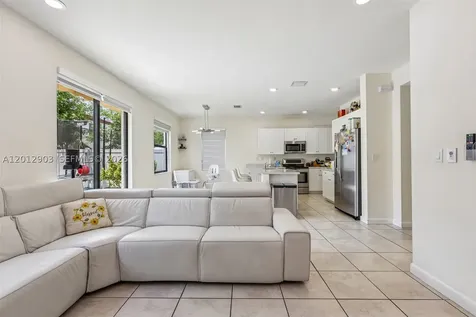 10594 W 35th Lane Hialeah FL 33018