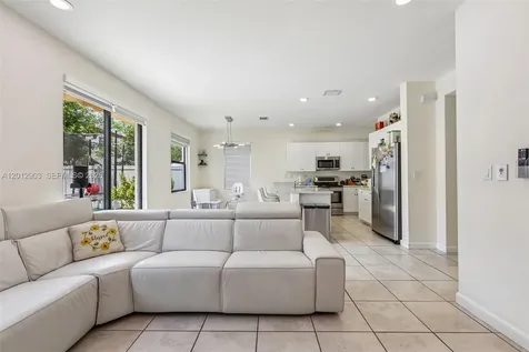 10594 W 35th Lane Hialeah FL 33018