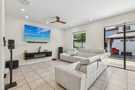 10594 W 35th Lane Hialeah FL 33018