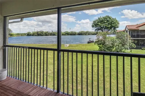 206 Lincoln Court Deerfield Beach FL 33442