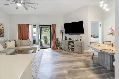 206 Lincoln Court Deerfield Beach FL 33442