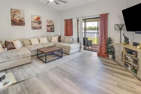 206 Lincoln Court Deerfield Beach FL 33442
