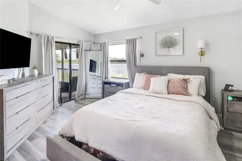 206 Lincoln Court Deerfield Beach FL 33442