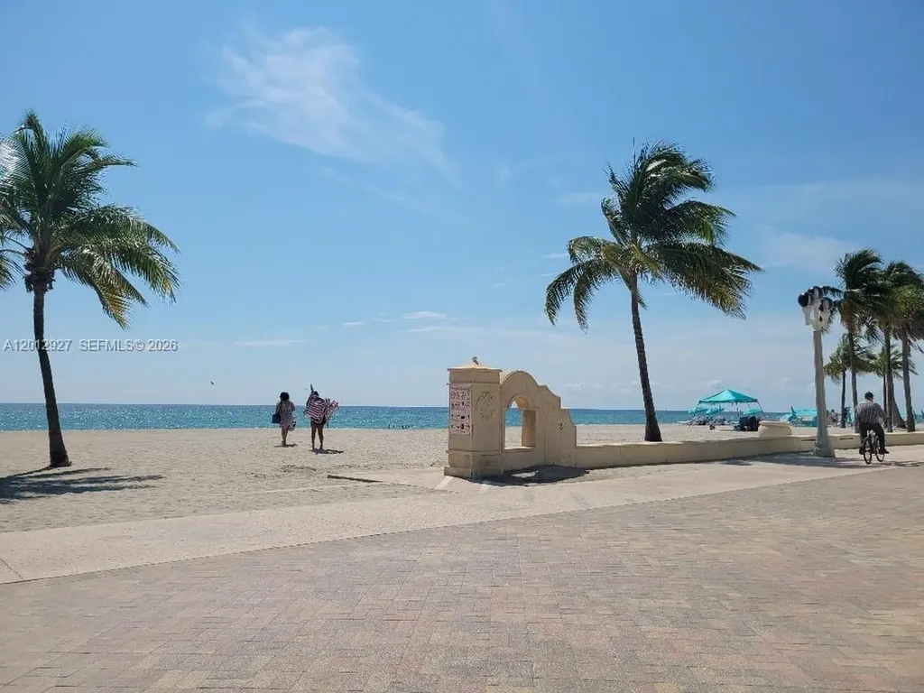 322 Harding Street Hollywood FL 33019