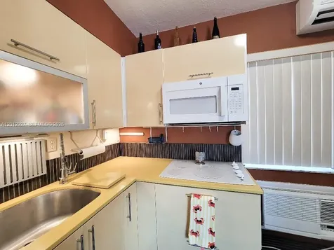 322 Harding Street Hollywood FL 33019