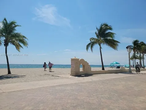322 Harding Street Hollywood FL 33019