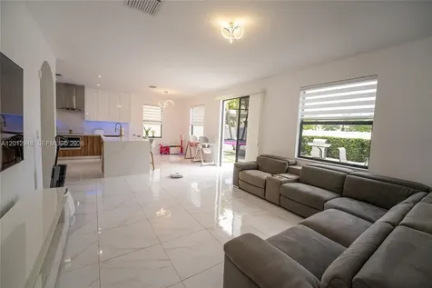 8821 W 34th Court Hialeah FL 33018