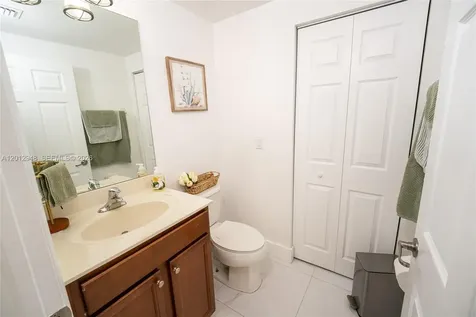 8821 W 34th Court Hialeah FL 33018