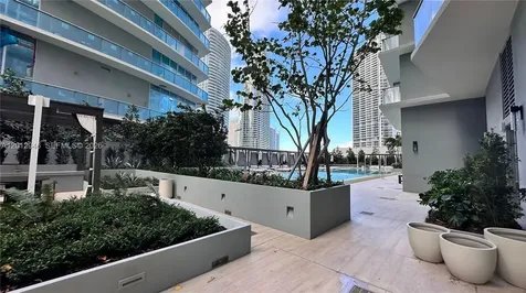77 SE 5 Street Miami FL 33131