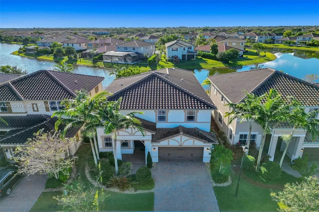 8610 Lakeside Bend Parkland FL 33076