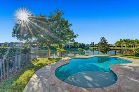 8610 Lakeside Bend Parkland FL 33076
