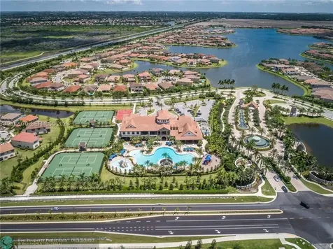 8610 Lakeside Bend Parkland FL 33076